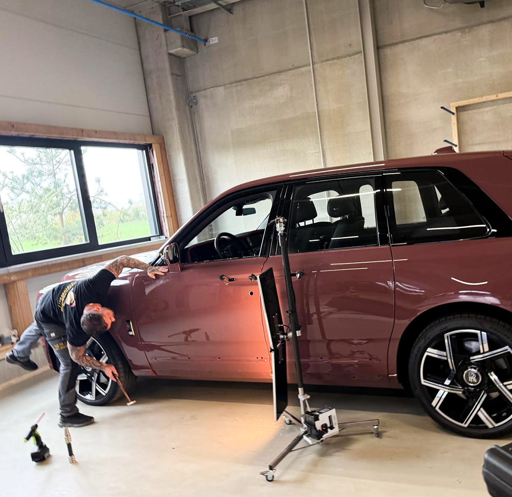 Car  PDR repair detailing