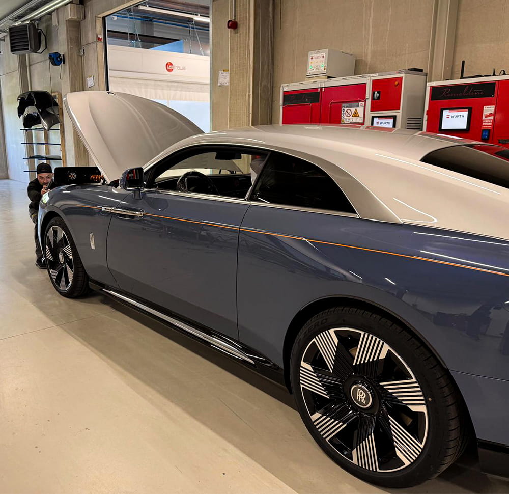 Car  PDR repair detailing